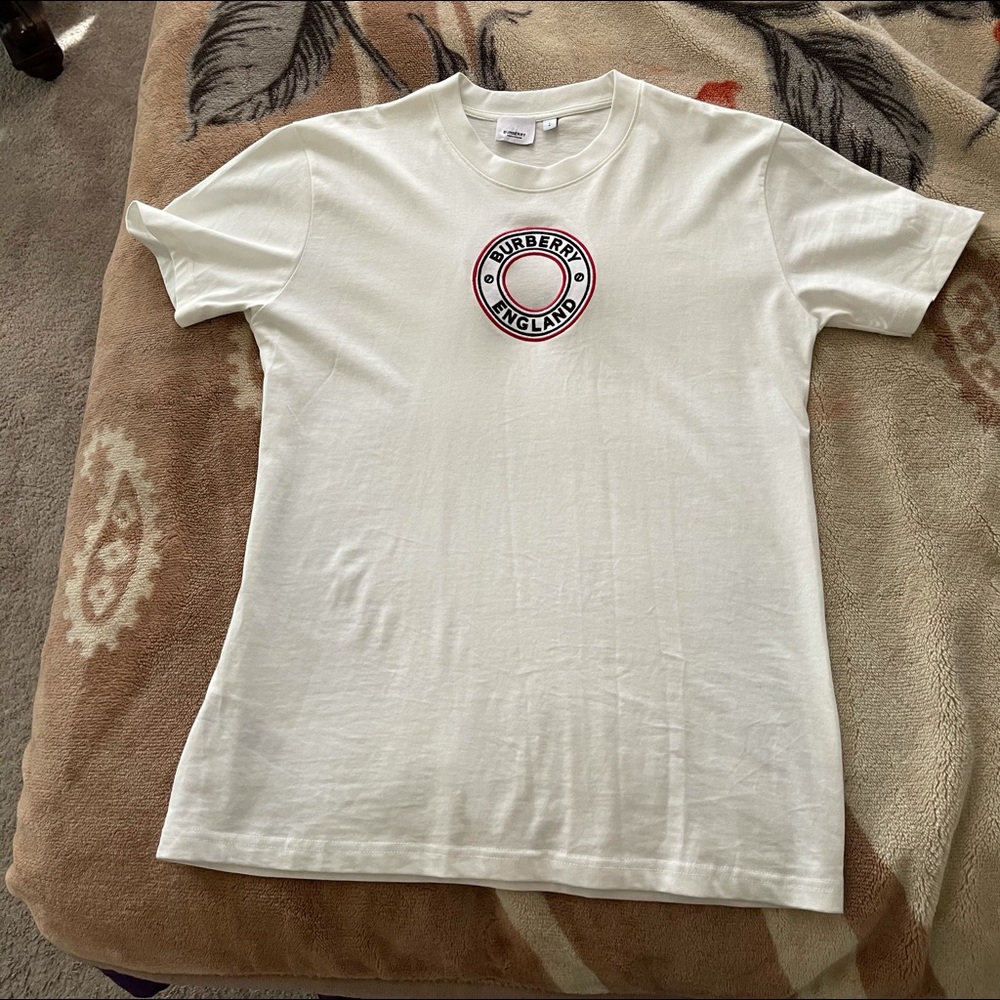 Men’s Burberry size large t shirt